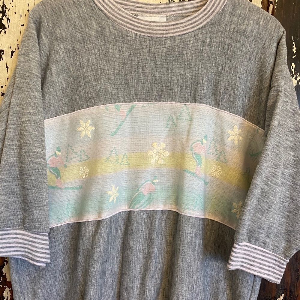 Vintage wmn’s ski resort winter graphic sweatshirt